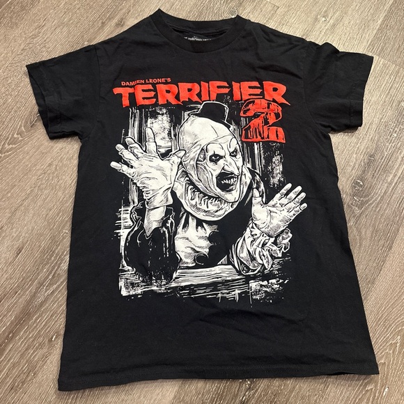 Hot Topic Other - Terrifier two tee shirt